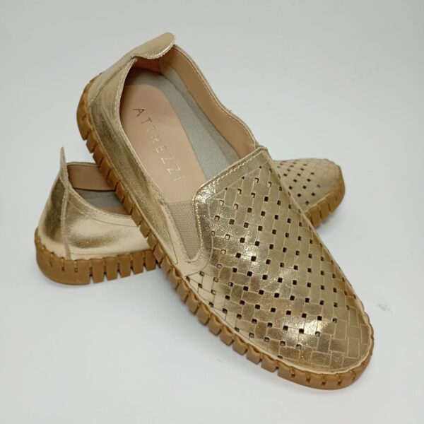 Slip On em Couro Vazado