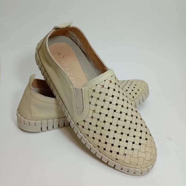 Slip On em Couro Vazado