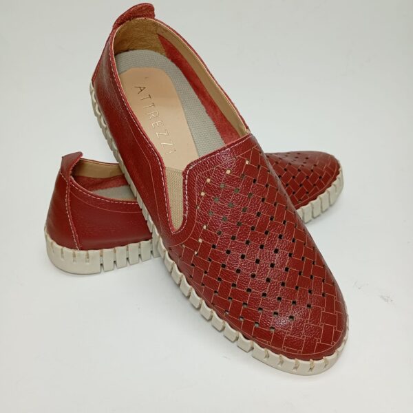 Slip On em Couro Vazado