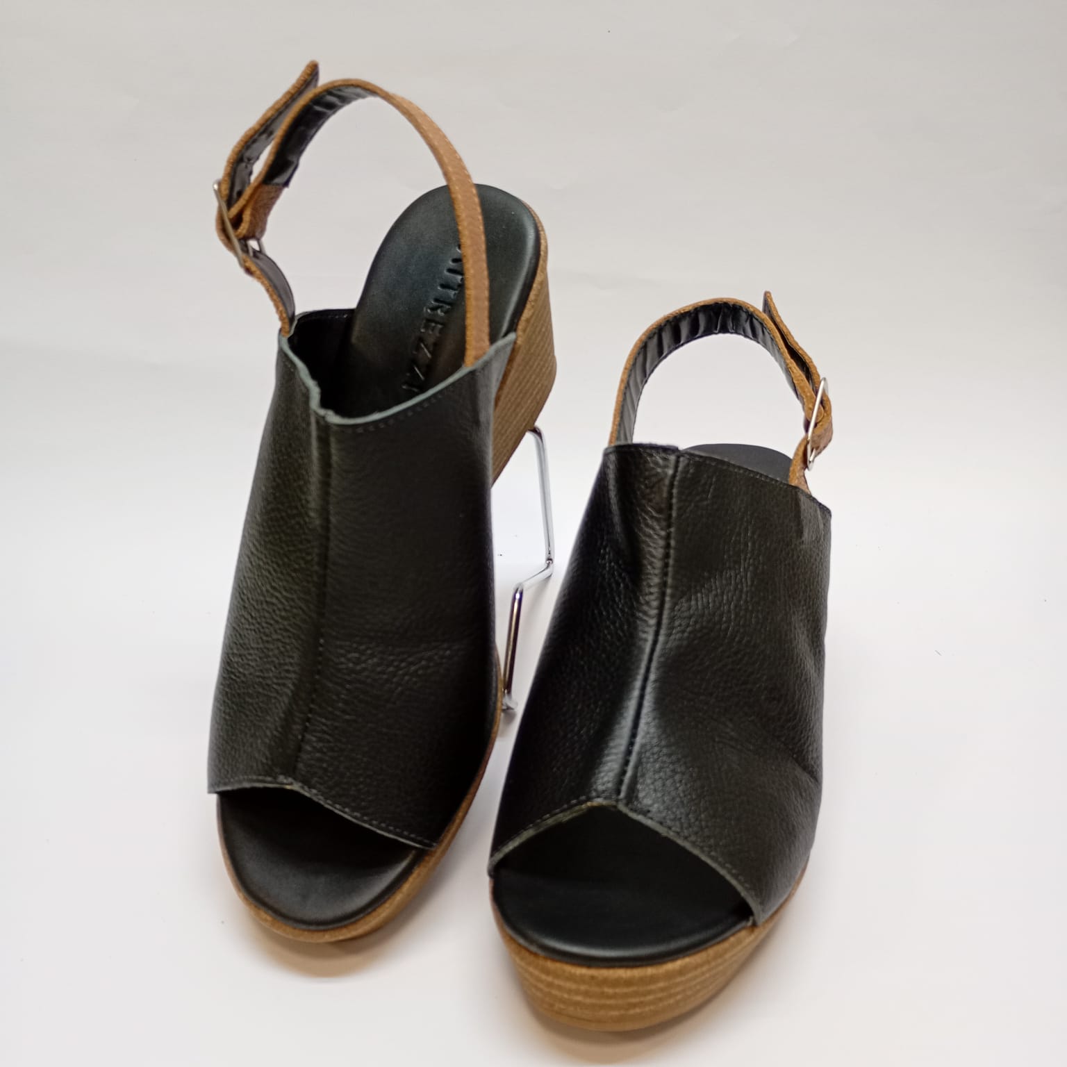 Sandália Anabela em Couro - Imagem 2