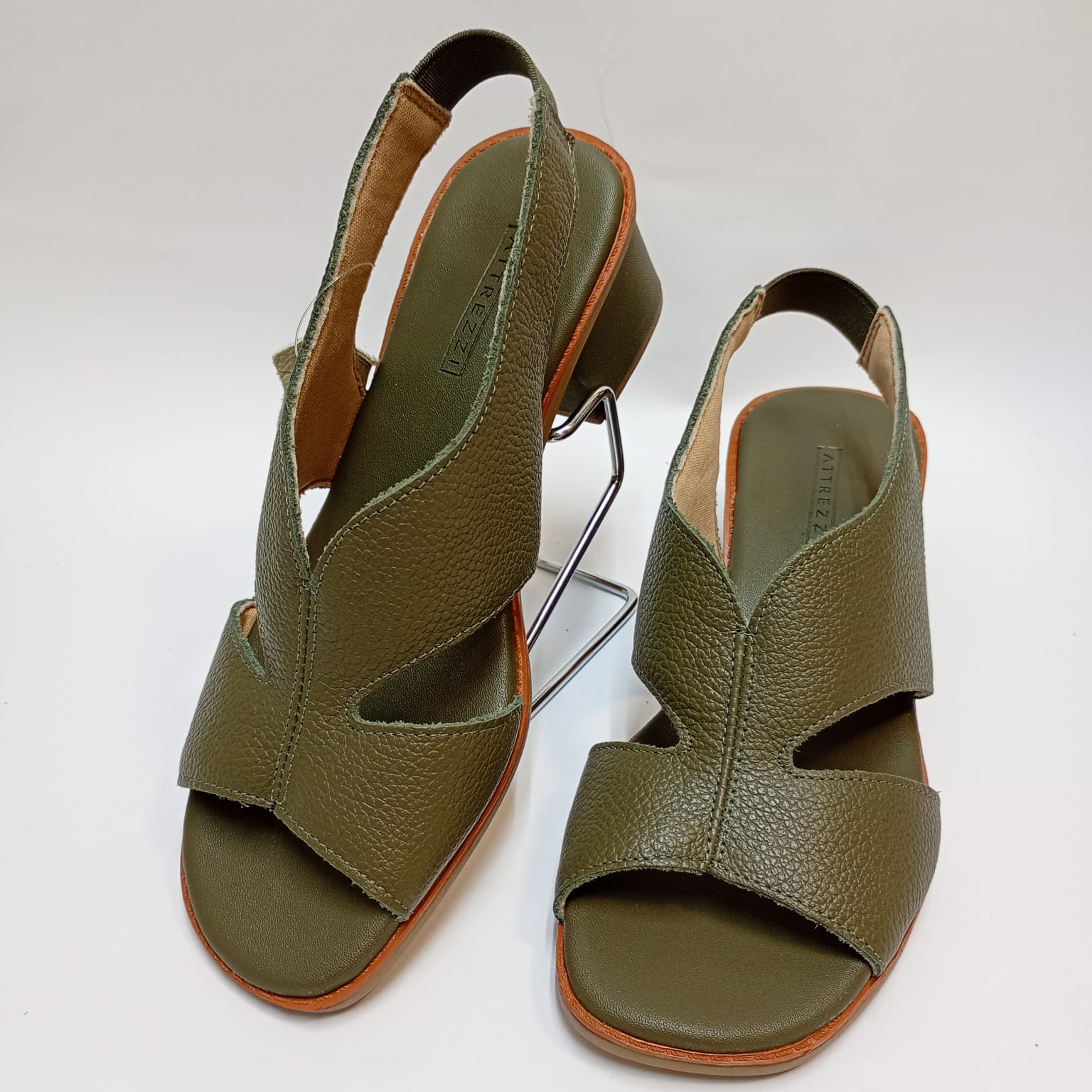 Sandália em Couro Salto Médio - Imagem 4