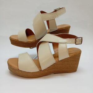 Sandália Anabela em Couro