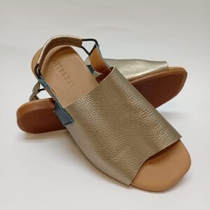 Sandália Rasteira Attrezzi em Couro