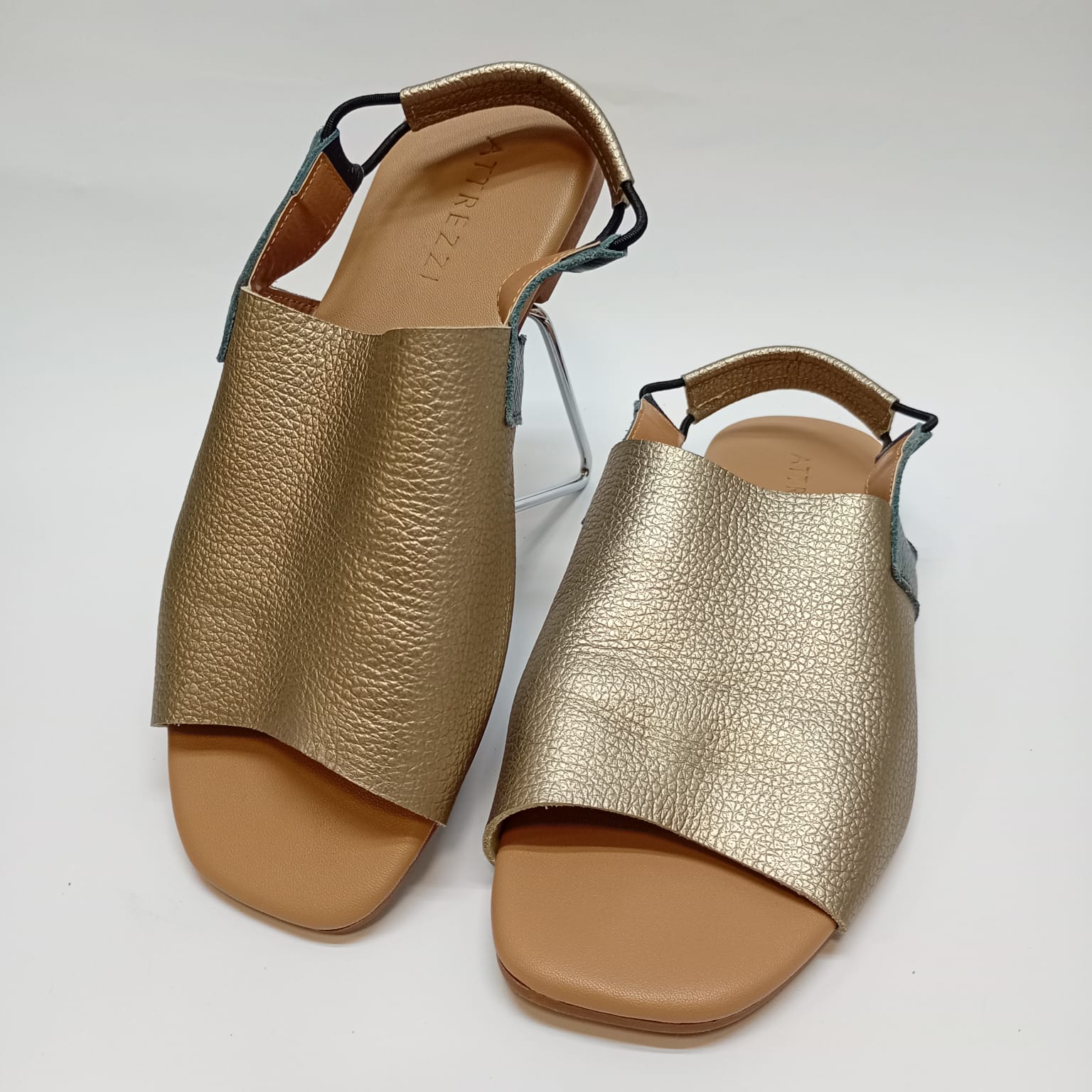 Sandália Rasteira Attrezzi em Couro - Imagem 2