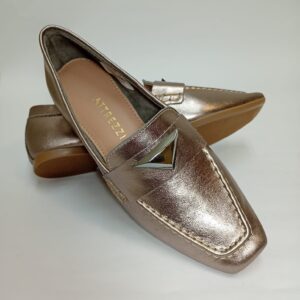 Loafer Couro Clássico com Detalhe Metálico