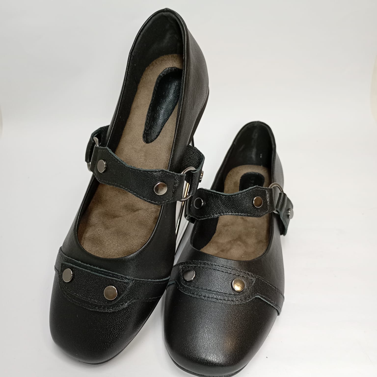 Sapatilha em Couro com Fivela e Palmilha Bubble - Imagem 4