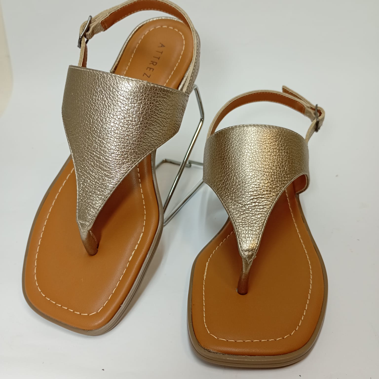 Sandália em Couro Salto Bloco Baixo - Imagem 3