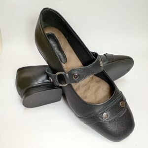 Sapatilha em Couro com Fivela e Palmilha Bubble