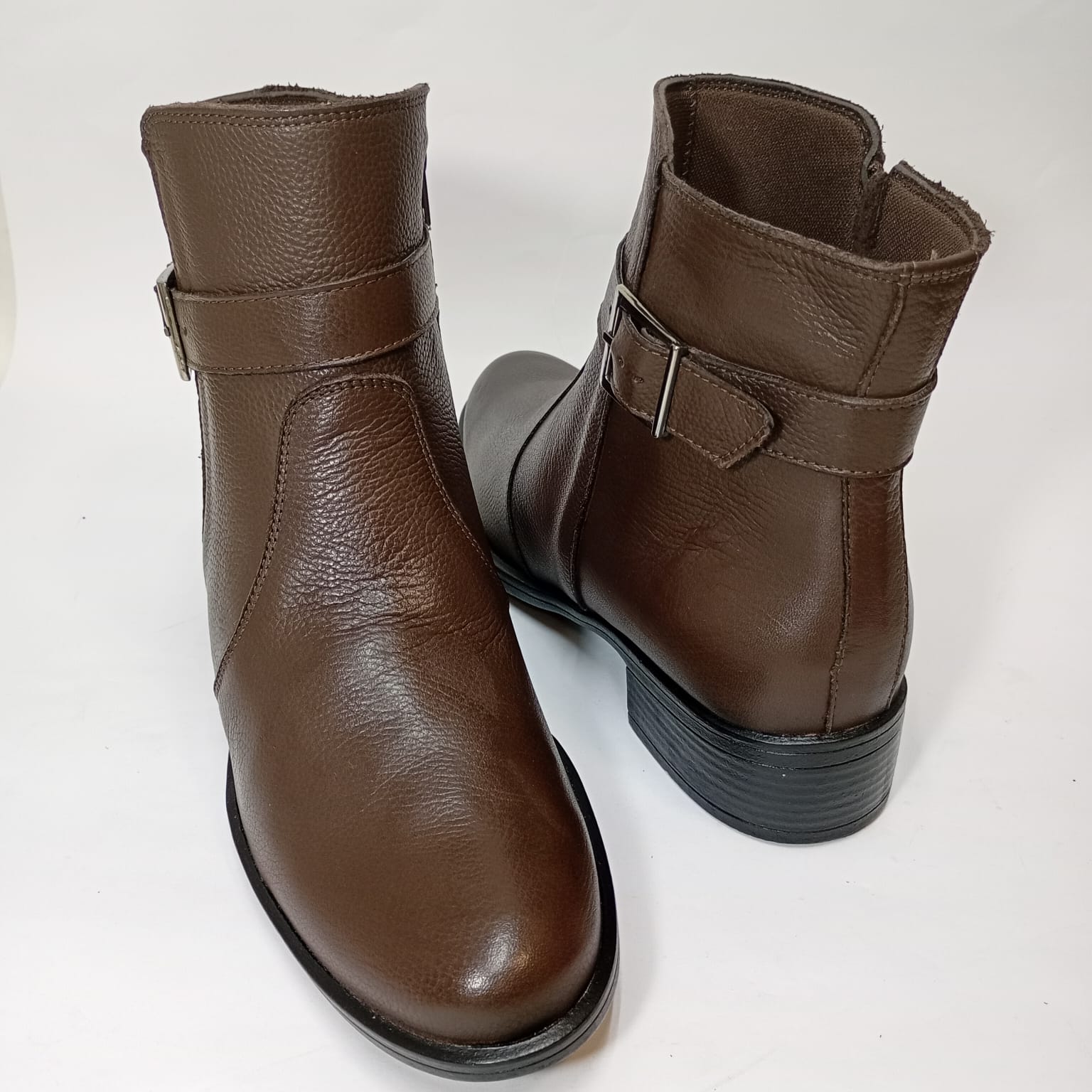 Bota Couro com Fivela Salto 3 cm - Imagem 3