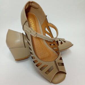 Sapato Anabela com Recortes