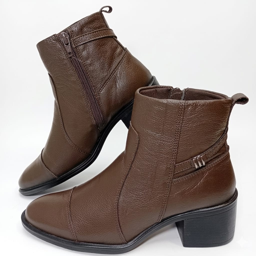 Bota Couro Detalhe Fivela Salto 5 cm - Imagem 3