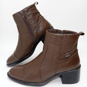 Bota Couro Detalhe Fivela Salto 5 cm