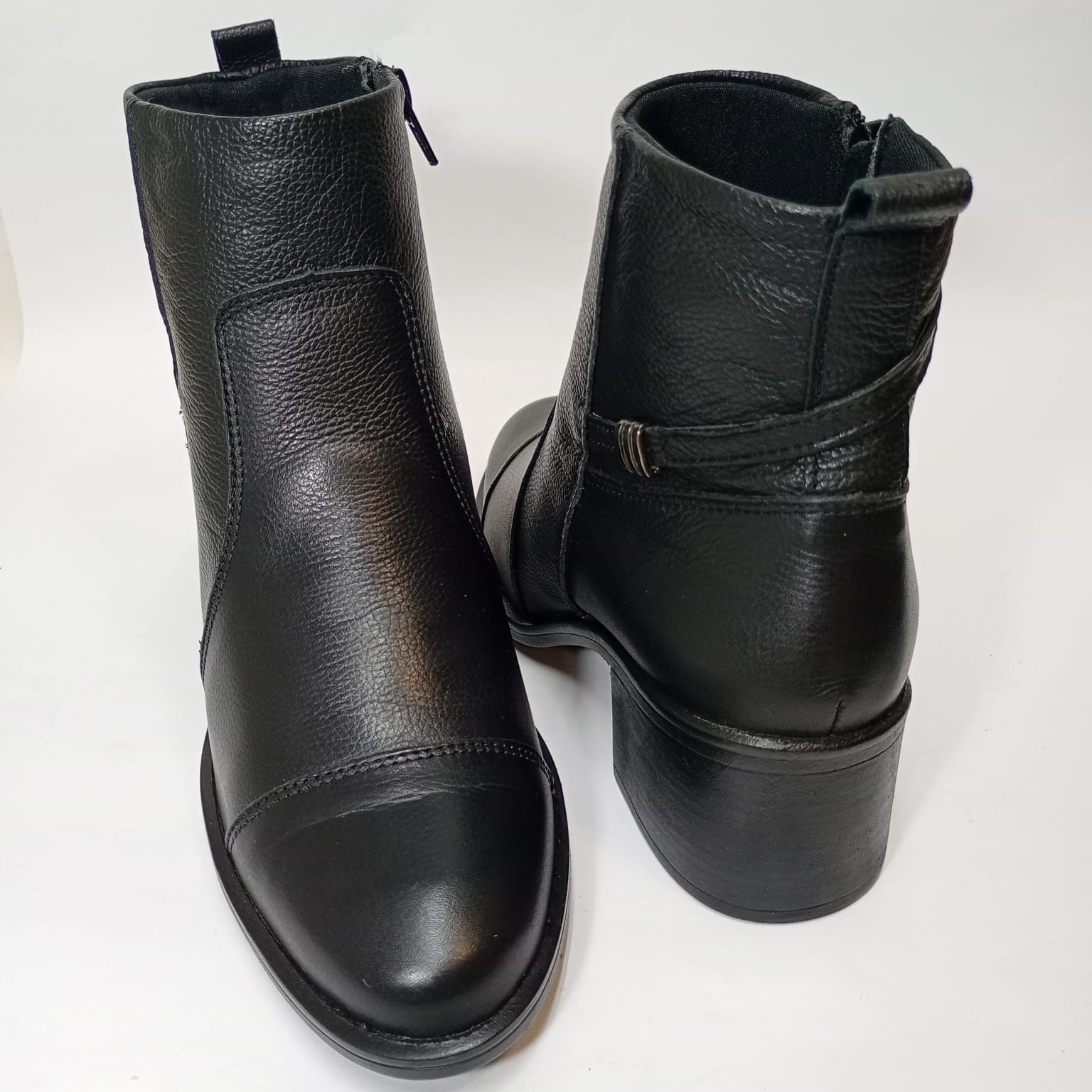 Bota Couro Detalhe Fivela Salto 5 cm - Imagem 4