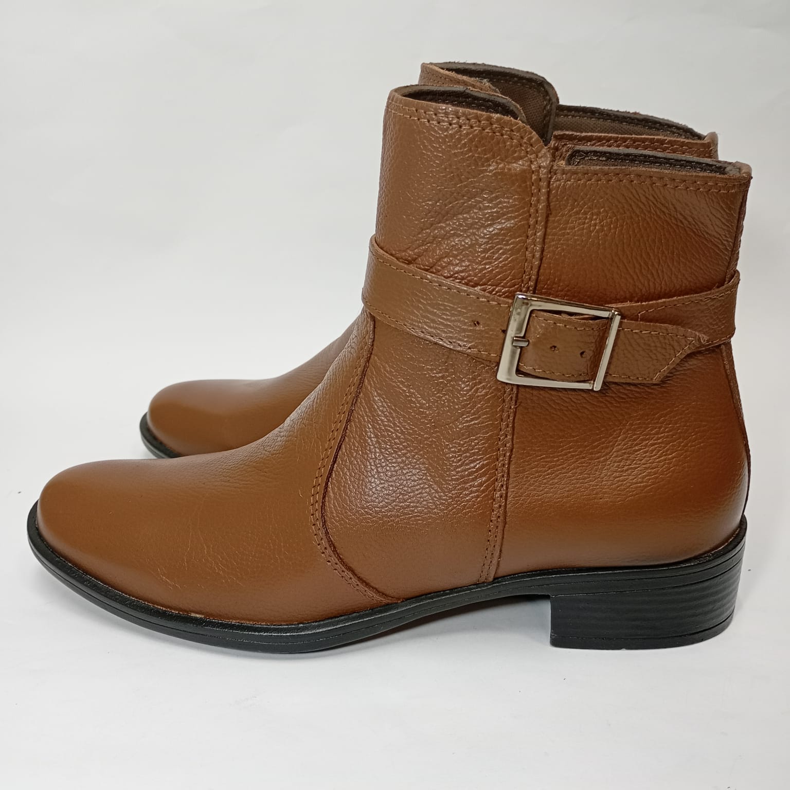 Bota Couro com Fivela Salto 3 cm - Imagem 3