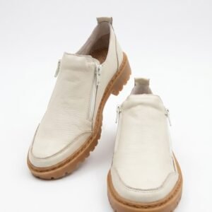 Loafer Feminino em Couro com Zíper Lateral e Solado Tratorado